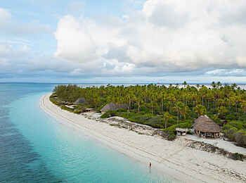 Laba Fanjove Island: Weißer Sandstrand Laba Fanjove Island: Weißer Sandstrand