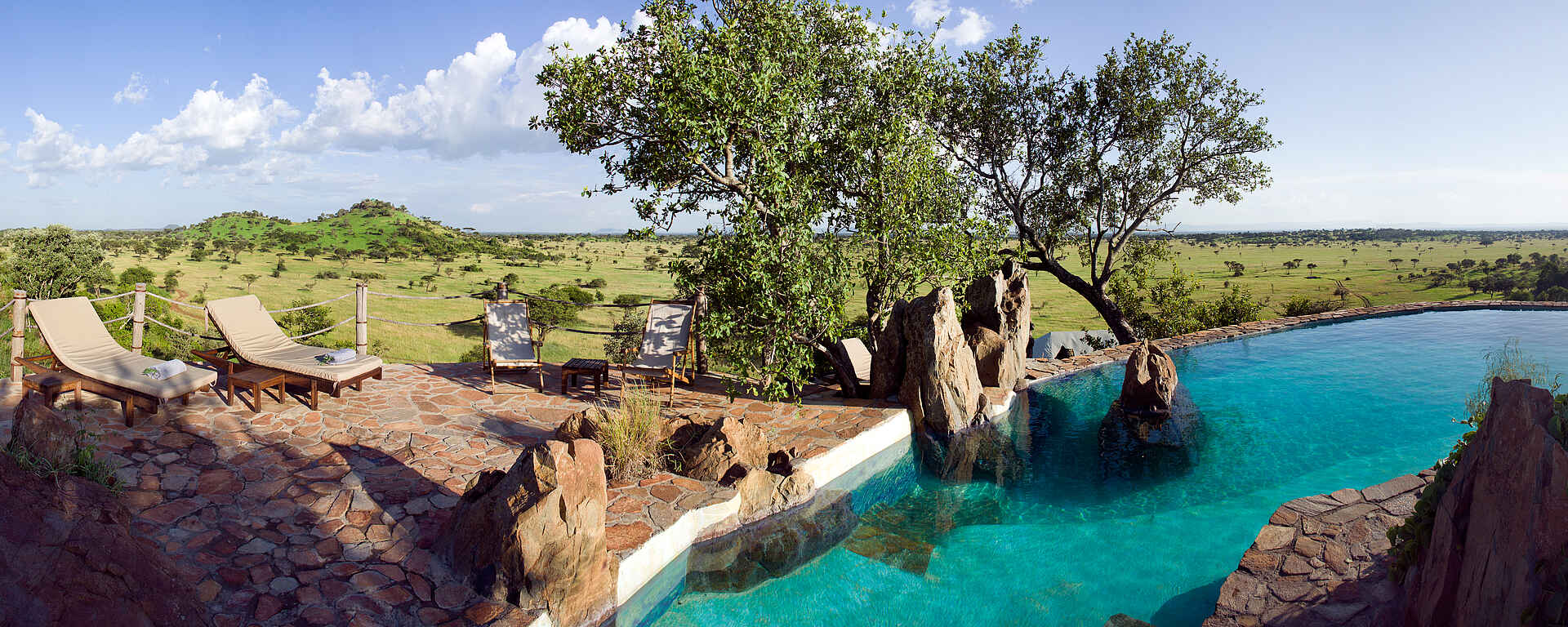 Grumeti Hills Camp, Serengeti, Tanganyika Expeditions, Felsenpool, Liegestuhl, Swimming Pool, Afrikarma, Afrikarma Safaris, Afrikarma Safaris - Wildnis. Hautnah., Afrikarma.de