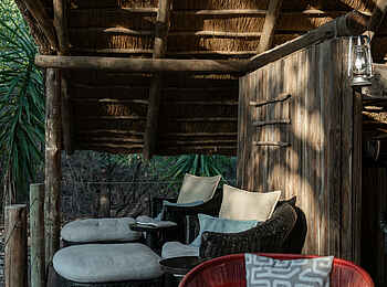 Mashatu Tent Camp: Gemütliche Lese-Ecke Mashatu Tent Camp: Gemütliche Lese-Ecke