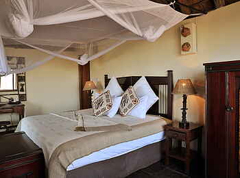 Muchenje Safari Lodge: Himmelbett