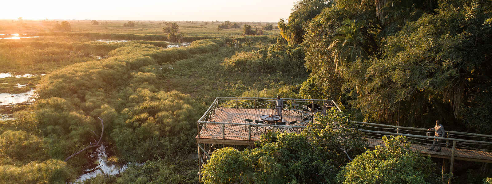 Setari Camp: das große Außendeck Setari Camp: das große Außendeck