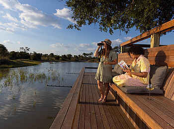 Simbavati Waterside Lodge: Pooldeck
