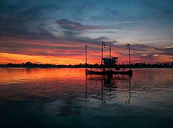 Sindabezi Island Camp: Dinner auf dem Sampan Boot
