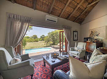 Tintswalo Safari Lodge: Das Wohnzimmer der Grand Suite