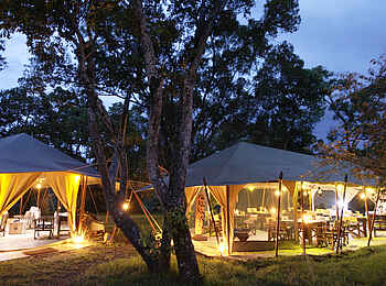 Mara Bush Camp: Das Speisezelt am Abend Mara Bush Camp: Das Speisezelt am Abend