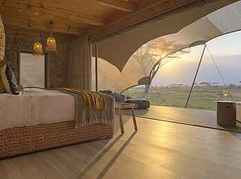 Namiri Plains Camp: Family Tent Blick hinaus