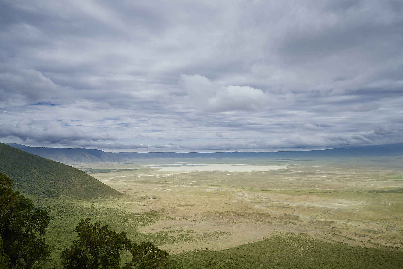 Sanctuary Ngorongoro Crater Camp: Blick über den Ngorongoro-Krater Sanctuary Ngorongoro Crater Camp: Blick über den Ngorongoro-Krater