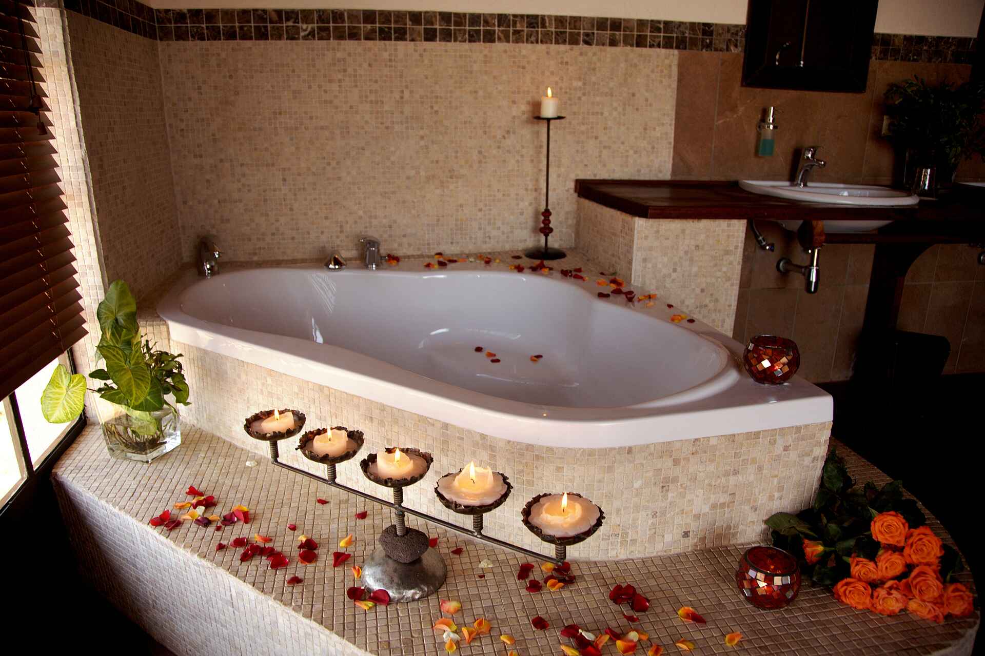 Bashay Rift Lodge, Karatu, Ngorongoro Conservation Area, Tanganyika Expeditions, Badewanne, Gästebad, Afrikarma, Afrikarma Safaris, Afrikarma Safaris - Wildnis. Hautnah., Afrikarma.de