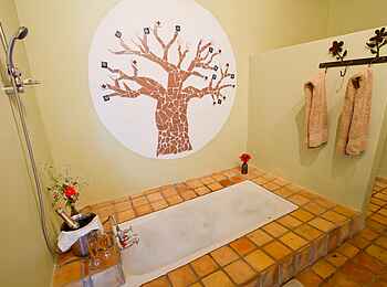 Chundukwa River Lodge: Bad im Jacana Cottage Chundukwa River Lodge: Bad im Jacana Cottage