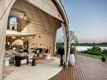 Ila Safari Lodge: Fließender Übergang zur Terrasse