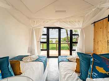 Lenyebi River Lodge: Blick aus dem Zweibettzimmer Lenyebi River Lodge: Blick aus dem Zweibettzimmer