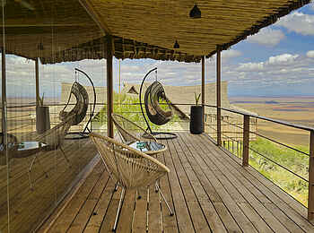 Soroi Lions Bluff Lodge: Terrasse mit Aussicht