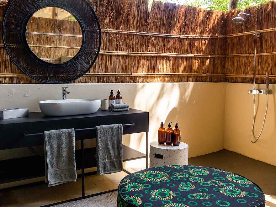 Time + Tide Chongwe Camp: Offenes Badezimmer Time + Tide Chongwe Camp: Offenes Badezimmer