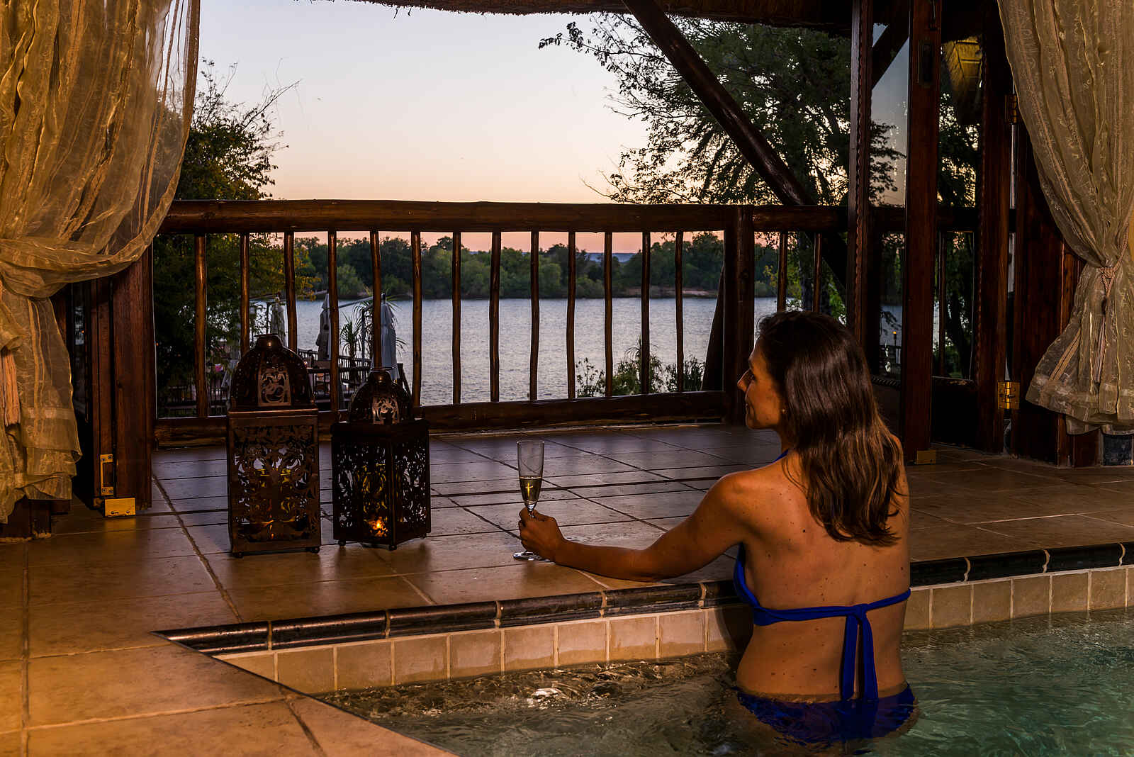 David Livingstone Safari Lodge: Innenpool mit Ausblick David Livingstone Safari Lodge: Innenpool mit Ausblick