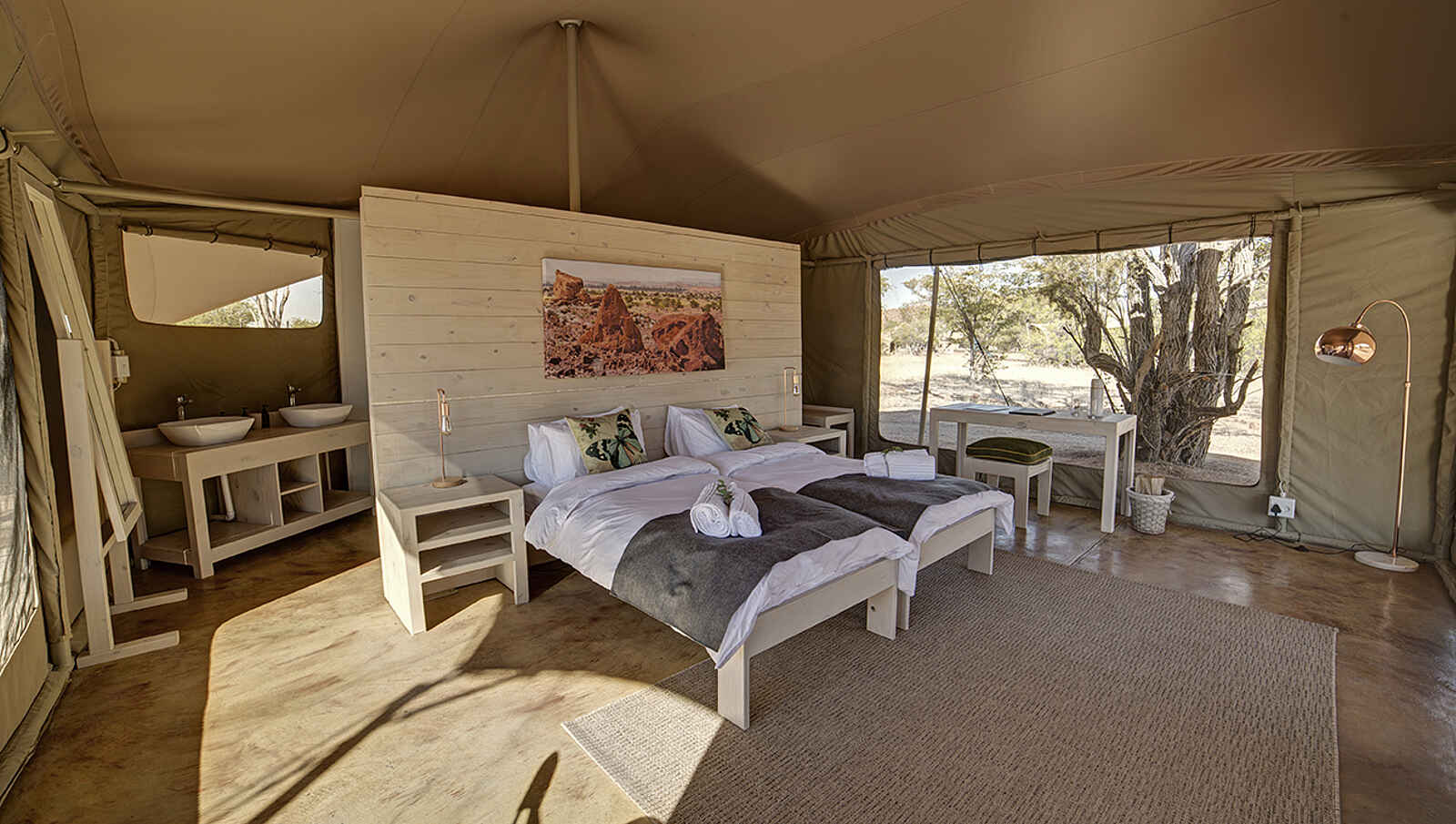 Malansrus Tented Camp: Schlafzimmer im Zelt mit Waschbecken Malansrus Tented Camp: Schlafzimmer im Zelt mit Waschbecken