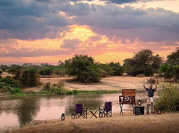 andBeyond Grumeti Serengeti River Lodge: Sundowner am Fluss andBeyond Grumeti Serengeti River Lodge: Sundowner am Fluss
