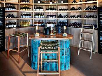 Camp Tawana: Weinzimmer Camp Tawana: Weinzimmer