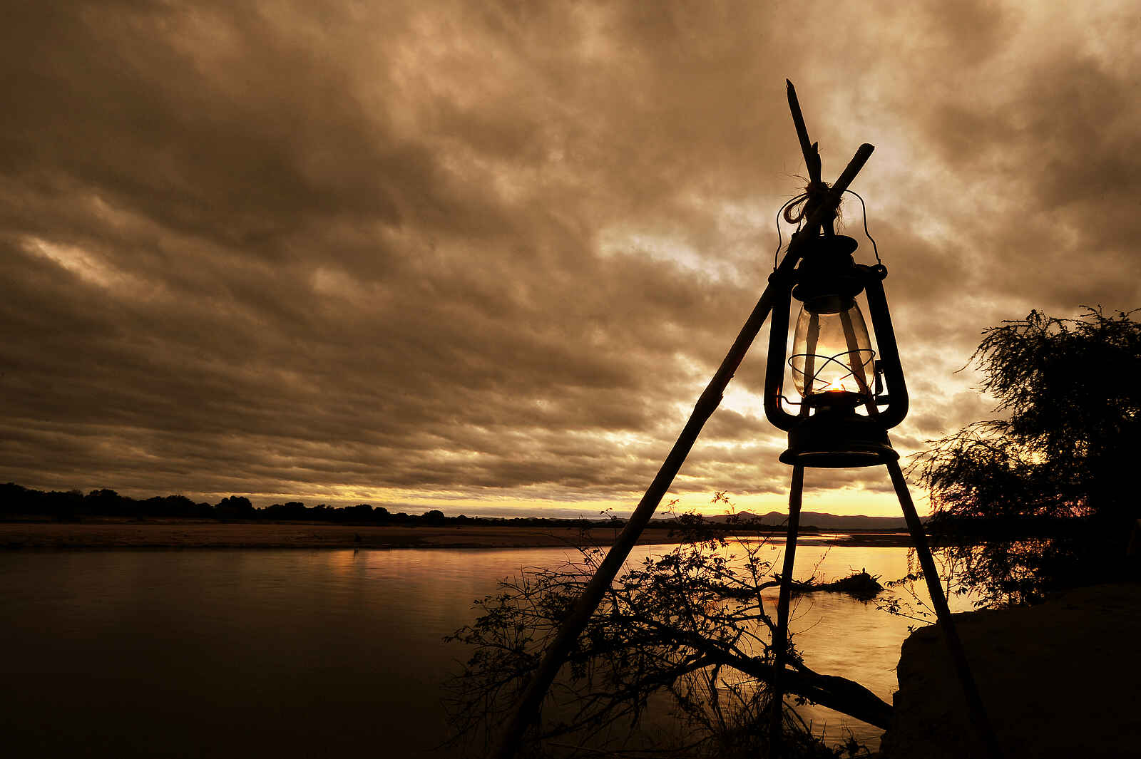 Island Bush Camp: Öllampe Island Bush Camp: Öllampe