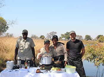 Nkasa Lupala Tented Lodge: Lunch im Busch Nkasa Lupala Tented Lodge: Lunch im Busch