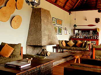 Papaya Lake Lodge: Kamin