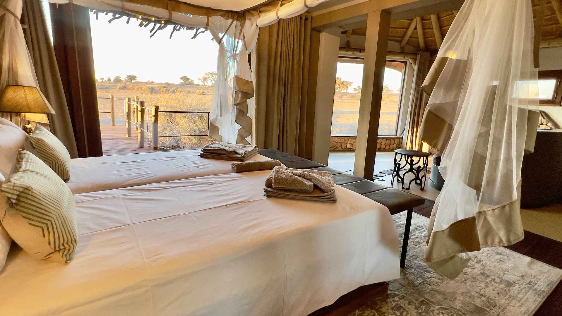 Red Dunes Lodge: Suite Bett