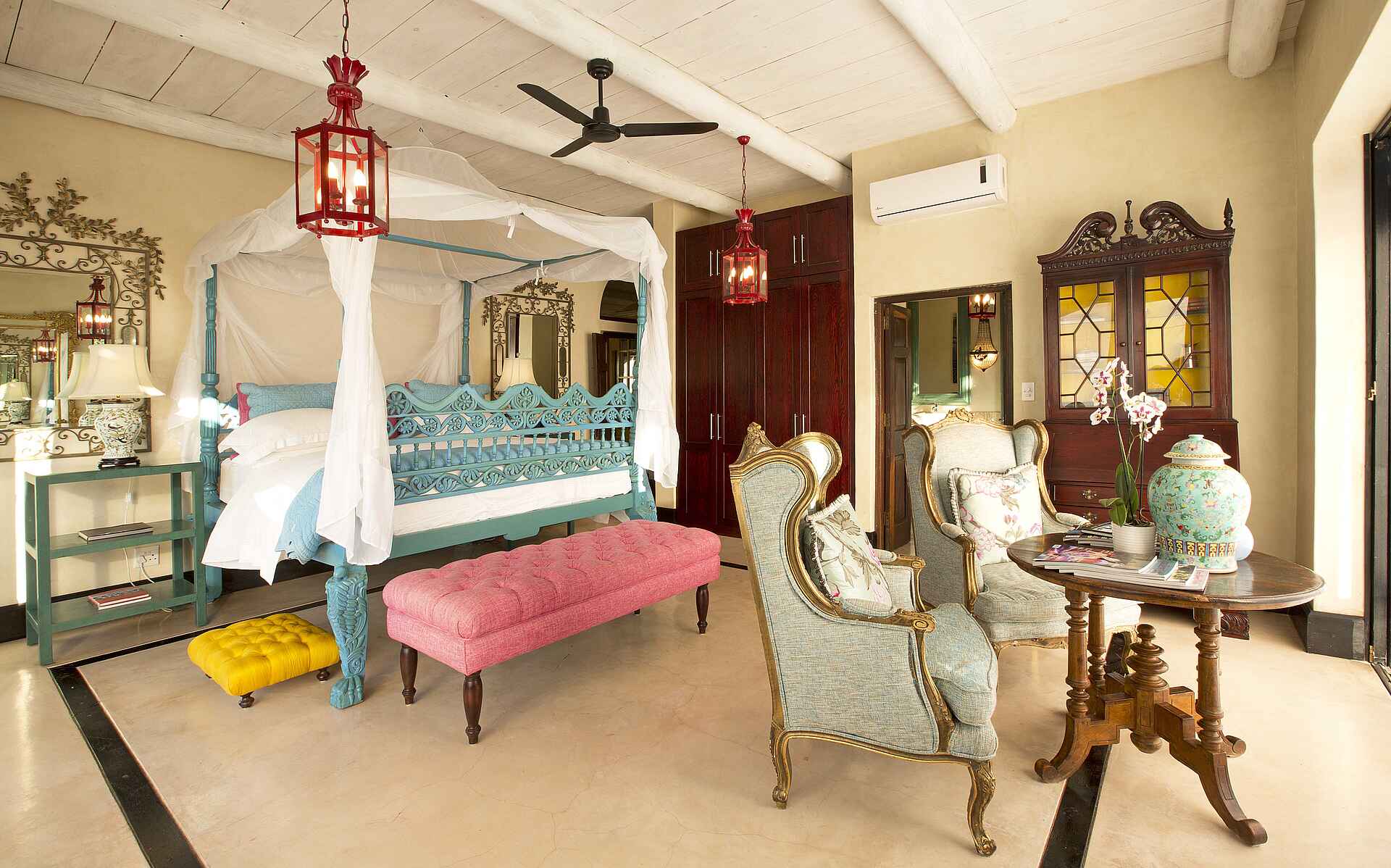 big 5, royal malewane, sabi sands game reserve, südafrika, the royal portfolio, thornybush game reserve, schlafzimmer mit sitzmöbeln, afrikarma, afrikarma safaris, afrikarma safaris - wildnis. hautnah., afrikarma.de