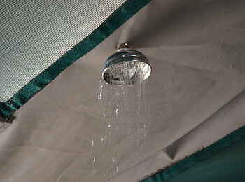 Bushman Plains Camp: Dusche Bushman Plains Camp: Dusche