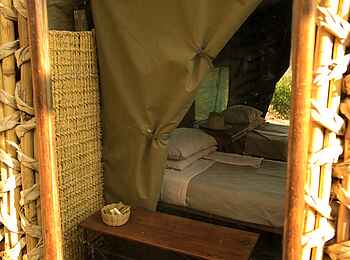 Chilo Mahove Tented Camp: Spiegel Chilo Mahove Tented Camp: Spiegel