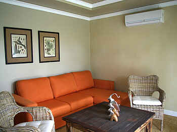 Five Volcanoes Boutique Hotel: Sitzecke im Family Room