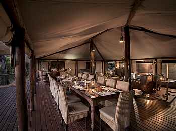 Linyanti Bush Camp: Esstisch Linyanti Bush Camp: Esstisch