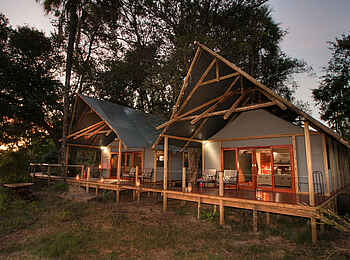 Chitabe Lediba: Zwei Gästeunterkünfte nebeneinander