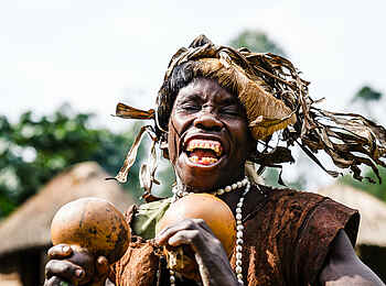 Gorilla Forest Lodge: Besuch des Batwa Tribes Gorilla Forest Lodge: Besuch des Batwa Tribes