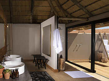 Kwessi Dunes Lodge: Family Tent Bad