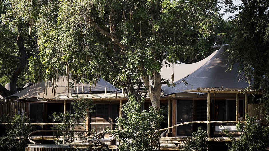 Little Mombo Camp: Terrasse Little Mombo Camp: Terrasse