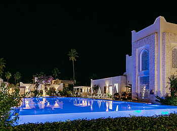 LUX Marijani: Der Pool am Abend