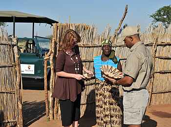 Ngoma Safari Lodge: Handarbeit aus Botswana Ngoma Safari Lodge: Handarbeit aus Botswana