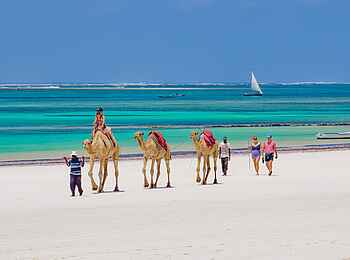 Nomad Beach Resort: Kamel Reiten am Strand Nomad Beach Resort: Kamel Reiten am Strand