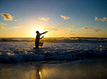 Rocktail Beach Camp: Angler in der Brandung