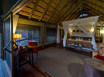 Savuti Camp: Family Tent Bett