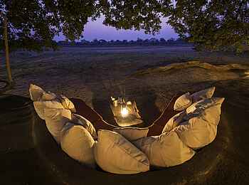 Tena Tena Camp: Außenlounge am Abend