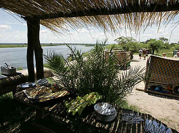 Zambezi Queen: Buffet an Land