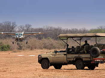 Kanga Expeditions: Am Dandawa Airstrip