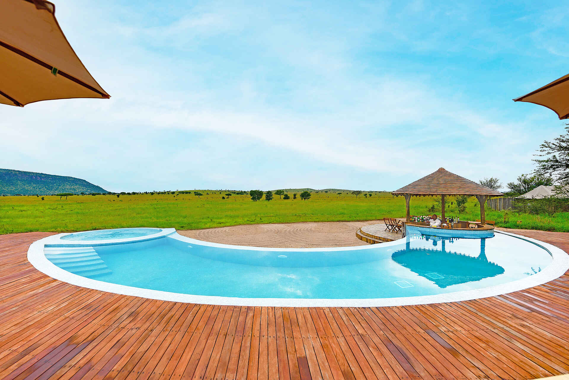 Afrikarma, Afrikarma GmbH, Afrikarma Safaris, Camp, Jacuzzi, Nyaruswiga Plains, One Nature, One Nature Nyaruswiga, Serengeti, Pool-side Bar, Serengeti, Seronera, Swimming Pool, Tented Camp, Wildnis. Hautnah., Zentrale Serengeti