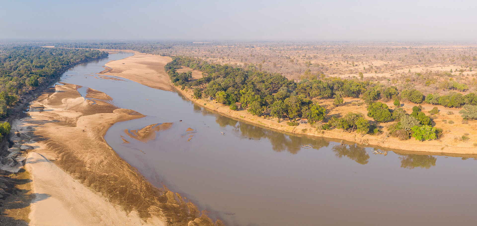 afrikarma, Afrikarma Safaris, Afrikarma Safaris. Wildnis. Hautnah., afrikarma.de, Bush Camp, Luangwa, Luxus, Mchenja, Nachhhaltigkeit, Safari, Sambia, South Luangwa National Park, Time + Tide, Time + Tide Africa, Time + Tide Mchenja, Walking Safari, Weite, Wildnis, Wildtiere, Zentrale Einrichtung