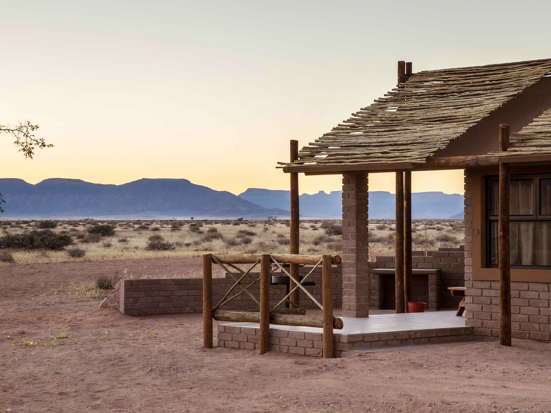 Desert Camp: Terrasse und Patio