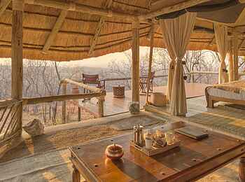 Ikuka Safari Camp: Blick von der Lounge in einem Gästezelt