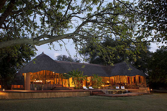 Luangwa River Camp: Abend über dem Camp