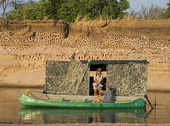 Mwamba Bush Camp: Fotohide für Karminspinte Mwamba Bush Camp: Fotohide für Karminspinte