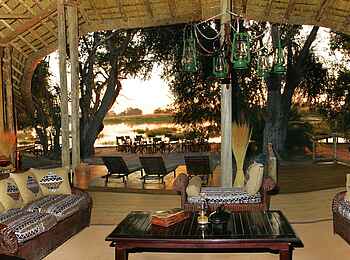 Pom Pom Camp: Blick aus der Lounge zur Lagune Pom Pom Camp: Blick aus der Lounge zur Lagune