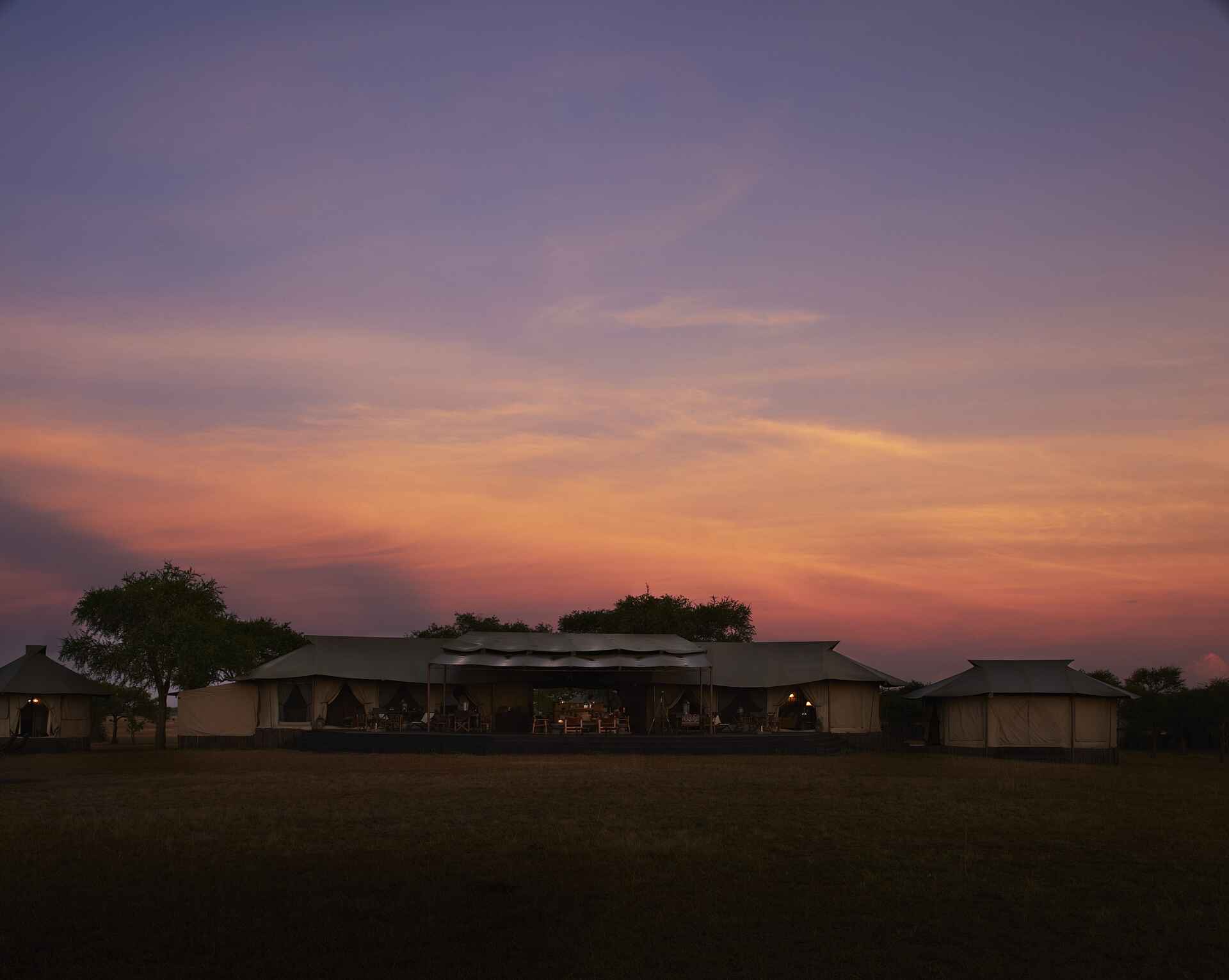 5 sterne, africa, afrika, afrikarma, auszeichnung, award, bilder, buchen, buchung, büffel, buschwanderung, elefant, environmental education centre, familien, galerie, gnu, great migration, gym, heißluftballon, heißluftballonsafari, information, informieren, kinder, leopard, löwe, luxuriös, luxus, migration, nachhaltigkeit, nachtpirschfahrt, nashorn, nordtansania, north tanzania, northern tanzania, nostalgie, nostalgisch, pferde, pirschfahrten, privareservat, private reserve, reise, reisen, reiseveranstalter, reiten, sabora tented camp, safari, serengeti, serengeti national park, serengeti nationalpark, singita airstrip, singita equestrian centre, singita grumeti reservat, singita grumeti reserve, singita sabora, Singita sabora tented camp, sopa, spitzmaulnashorn, sport, tansania, tanzania, urlaub, vollpension, wein, western corridor, www.afrikarma.de, zebra, abend, anlage, ansicht, central facilities, dämmerung, gebäude, hauptgebäude, main building, zentrale Einrichtungen